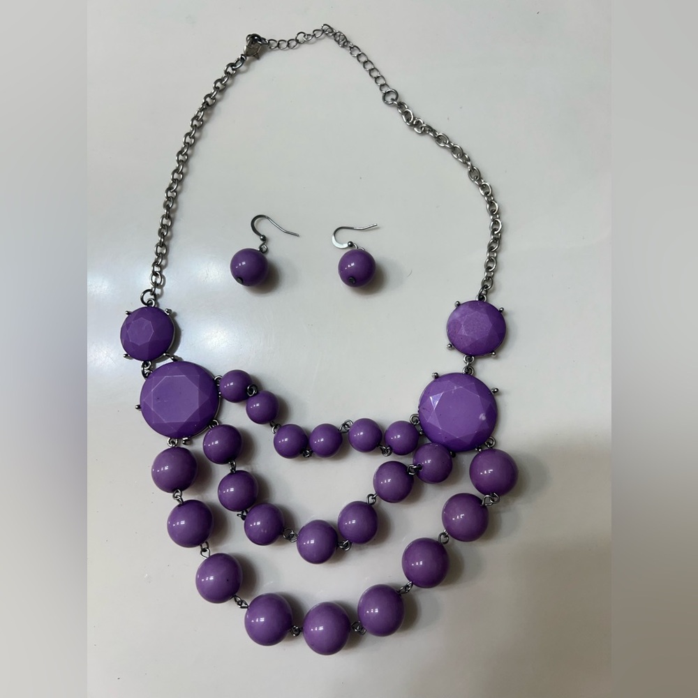 Like New Elegant Purple Beaded Necklace and Earring Set